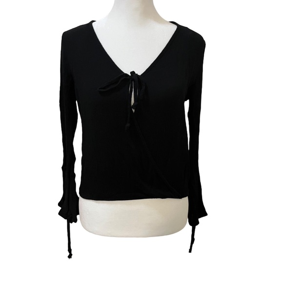 AMBIANCE WOMEN’S SIZE MEDIUM GAUZY LIGHTWEIGHT BLACK TOP BLOUSE - Picture 2 of 8